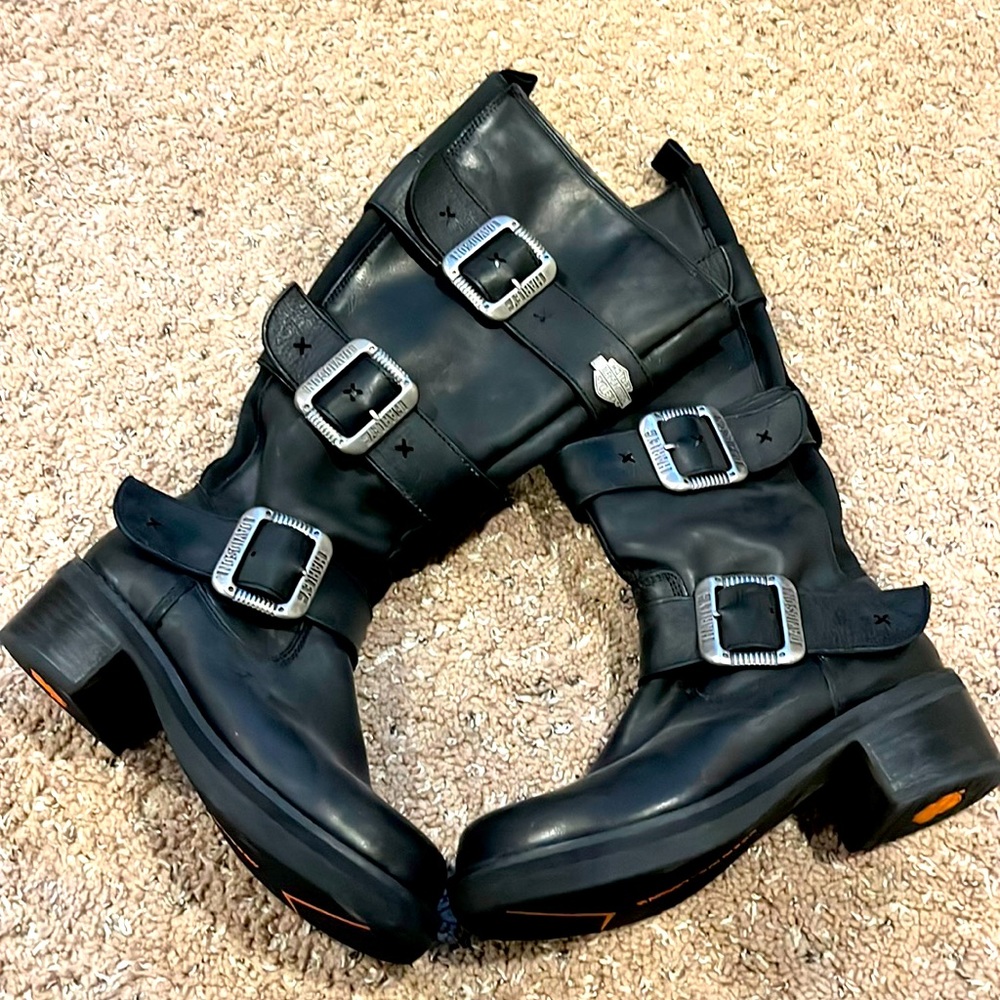 Barely used women’s Harley Davidson boots